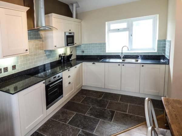 Sea View Apartment Llanfairfechan Extérieur photo