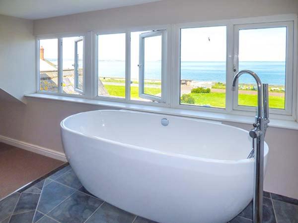 Sea View Apartment Llanfairfechan Extérieur photo